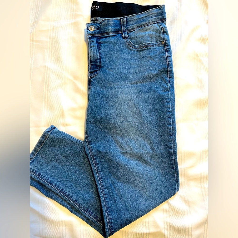 Size 12 Denim Capri. Curve Appeal.
